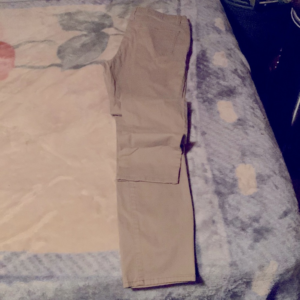 No Boundaries kakhi pants